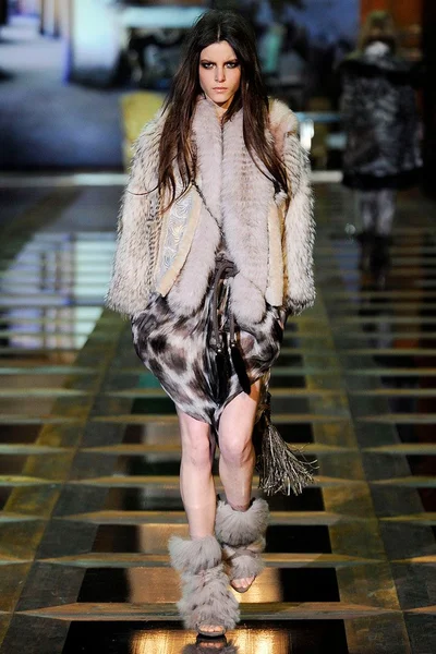 Look 28